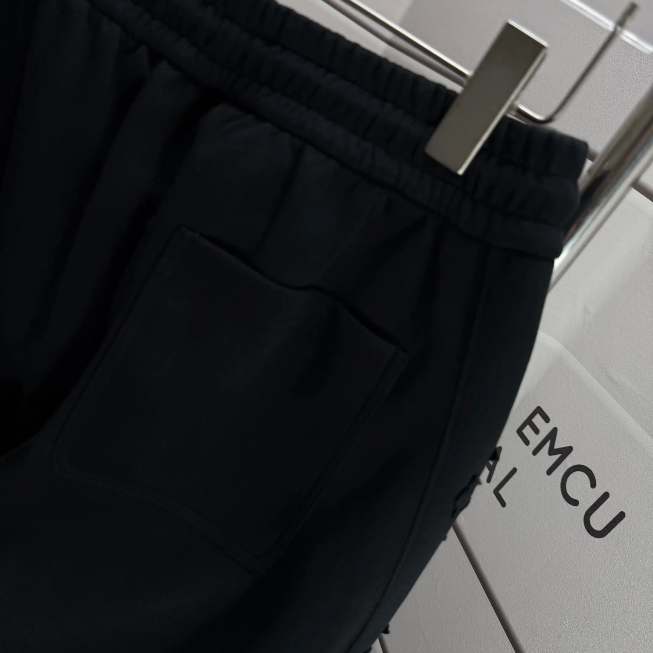 P310 Chrome Hearts* 2꯭0꯭2꯭5 new autumn pants, embroidered casual simple sweatpants, same style for men and women, Chrome Hearts. The fabric is made of 380g high-density double-sided Chinese custom fabric. It does not deform or shrink. The three-dimensional drape is amazing. Color: Black Gray Size: M-XXXL